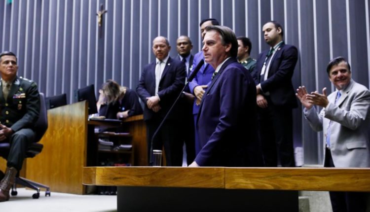 Bolsonaro esteve na Câmara nesta segunda-feira (15)